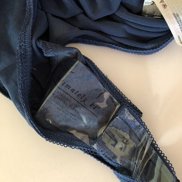 Free People Filter Finish Mesh Navy Blue Bodysuit NWT XL - Picture 5 of 7